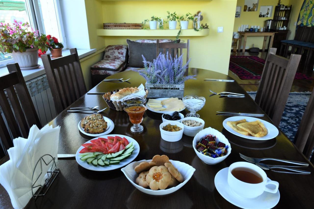 Jamilya'S B&B Guest House Karakol Bagian luar foto