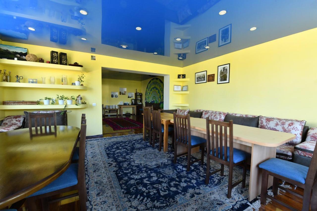 Jamilya'S B&B Guest House Karakol Bagian luar foto